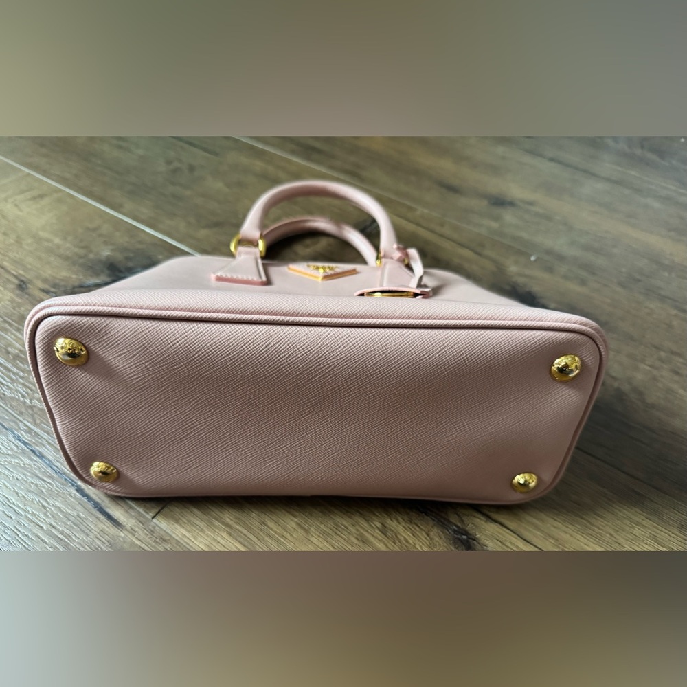 PRADA-AUTHENTIC (Preowned)Pink Saffiano Leather Crossbody Handbag - Picture 5 of 16